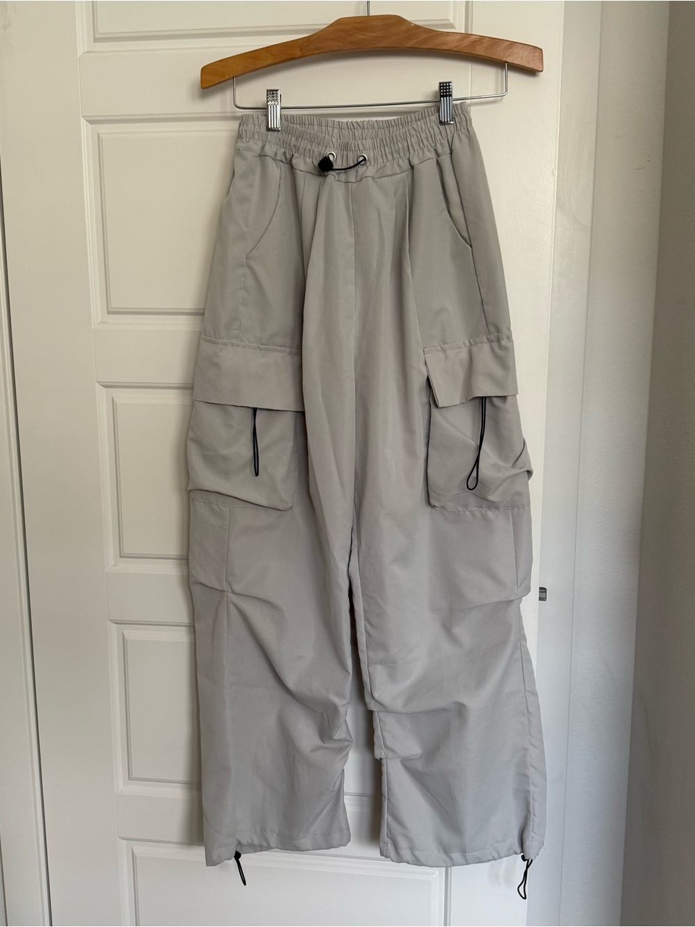 Wide-Leg Cargo Pants — Light Gray